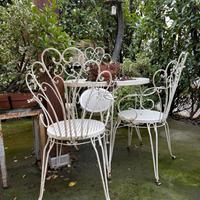 Tavolo da giardino con sedie ferro battuto