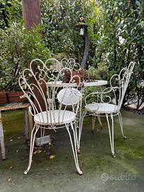 Tavolo da giardino con sedie ferro battuto