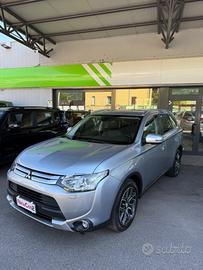 MITSUBISHI OUTLANDER 2.2 DI-D 4WD INSTYLE 7posti