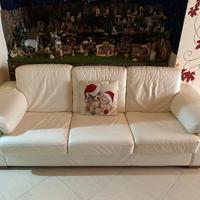 Divano in pelle color crema