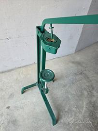 Tappatrice a colonna per vino