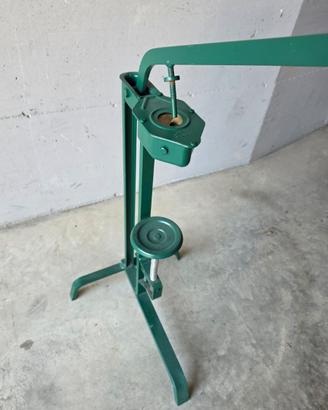 Tappatrice a colonna per vino