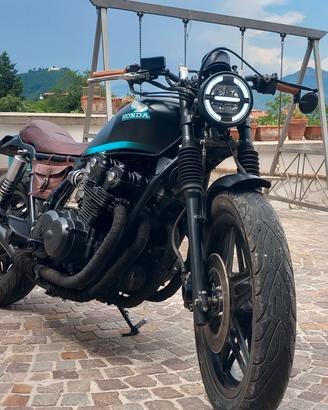 Honda CB 750 custom.