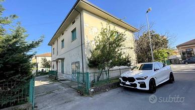 Rustico / Casale di 379 m² con più di 5 locali e b