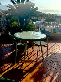 Tavolo da terrazzo nuovo