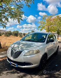 Lancia ypsilon (Adatta neopatentati)