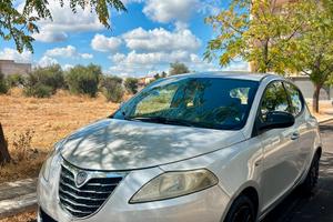 Lancia ypsilon (Adatta neopatentati)