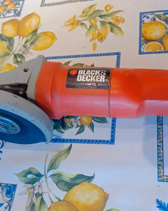 levigatrice BlackeDecker  900W