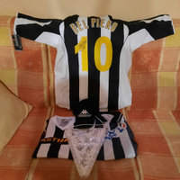 Maglia e gagliardetto juve autografata