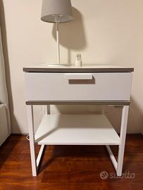 Comodini colore bianco con profilo tortora