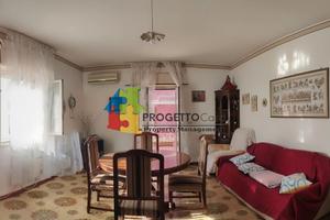 Comodo piano rialzato con posto auto in garage