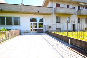 Liscate - Capannone con 2 Abitazioni e Uffici