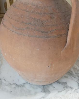 Anfora antica in terracotta