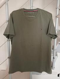 T-shirt Tommy Hilfiger uomo. Verde oliva Taglia L