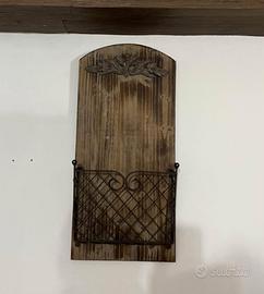 Portaposta o portariviste in legno e ferro