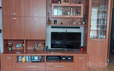 sala più tavolo è sedie