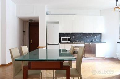Appartamento di 78 m² con 3 locali e box auto a Mi