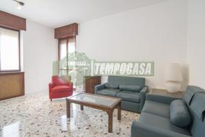 SPLENDIDA SOLUZIONE DI TRE LOCALI CON BOX