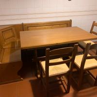 Panca e tavolo in legno , sedie + cucina