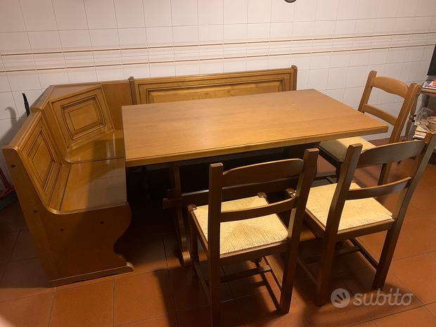 Panca e tavolo in legno , sedie + cucina