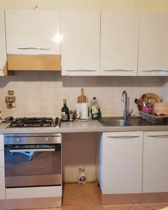 Cucina, tavolo e 5 mobiletti ikea