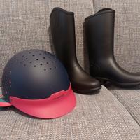 casco e stivali da equitazione per bambini 