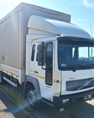 AUTOCARRO CENTINATO VOLVO FL6