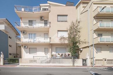 3 LOCALI A ROSETO DEGLI ABRUZZI