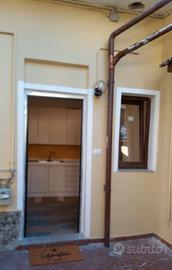 Bilocale arredato - Via Chatillon - libero subito