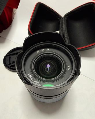 Obiettivo Samyang 12mm f/2 per Fujifilm