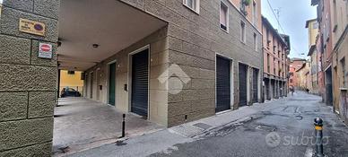 NEGOZIO A BOLOGNA