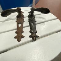 Coppia di maniglie in ferro antichi da collezione