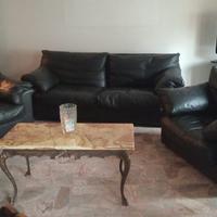 DIVANO LETTO E 2 POLTRONE IN PELLE di colore nero