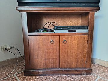porta TV in arte povera