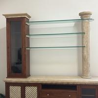 Mobile in legno, colonna e ripiani in marmo