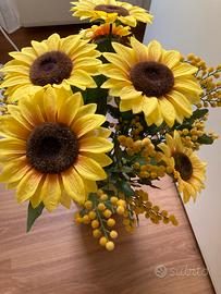 Vaso anfora con girasoli e mimose