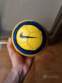 pallina nike 90 gialla blu e nera