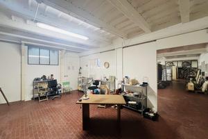 AMPIO MAGAZZINO di 221MQ