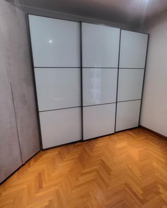 armadio nuovo a tripla anta bianco e legno