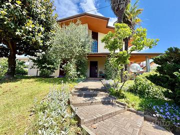 Villa bifamiliare a Feletto Umberto