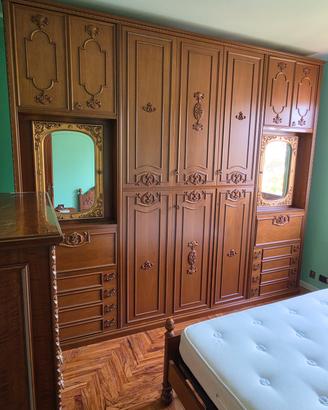 Camera da letto intagliata legno arazzo specchio 