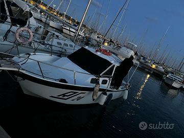 Natante 8 metri unita' a motore entro bordo