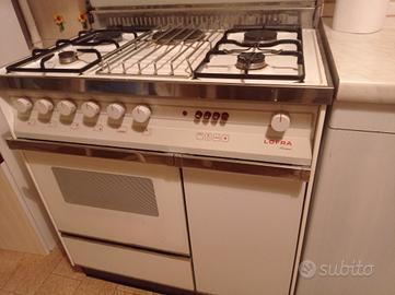 cucina a gas con forno, colore bianco 