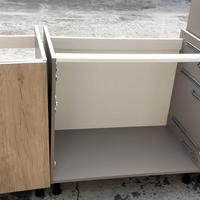 cucina moderna completa di elettrodomestici 