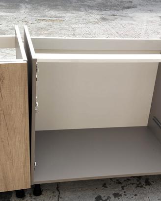 cucina moderna completa di elettrodomestici 