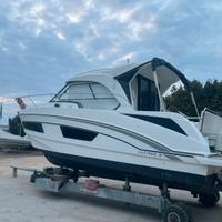Beneteau Antares 9 OB con coppia di Suzuki 200.