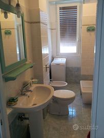 Stanza singola con balcone - zona Abbiategrasso