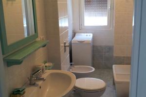 Stanza singola con balcone - zona Abbiategrasso