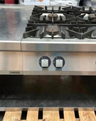 Cucina professionale 4 fuochi a gas con neutro 