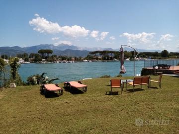 Sul fiume con posto barca e giardino 3 posti letto